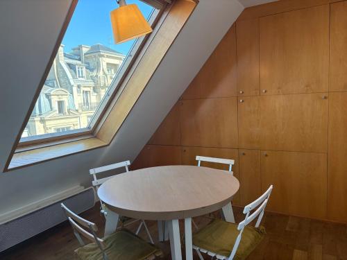 Topfloor apartment between Le Marais & Montorgueil