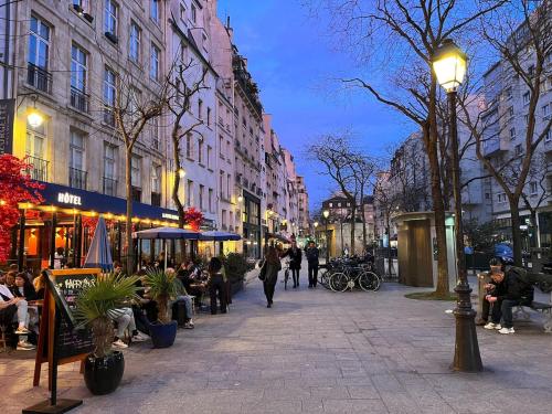 Topfloor apartment between Le Marais & Montorgueil