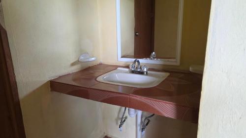 a bathroom with a sink and a mirror at Centro Ecoturistico Ya´ajche in Lacanjá