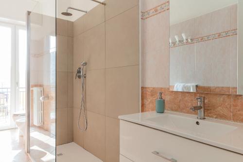 Zona CityLife ampio appartamento per 5 con balcone