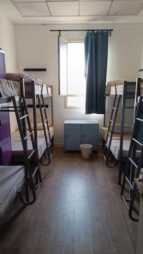 Llit o llits en una habitació de Haifa Hostel