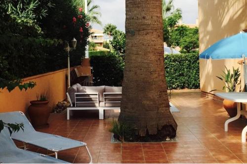 2 bed Apt grt location shared pool outdoor area