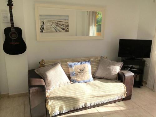 2 bed Apt grt location shared pool outdoor area