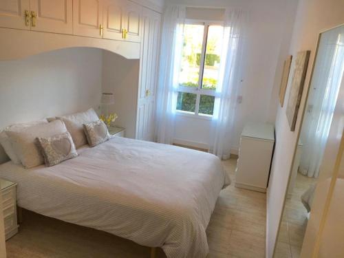 2 bed Apt grt location shared pool outdoor area
