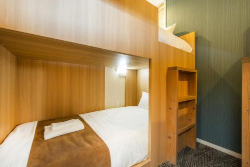 2 mins walk from JR Kameido Station, 9 mins to Akihabara, Near Skytree, Private apartment with 4 single beds for up to 4 ppl
