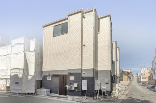 2 mins walk from JR Kameido Station, 9 mins to Akihabara, Near Skytree, Private apartment with 4 single beds for up to 4 ppl