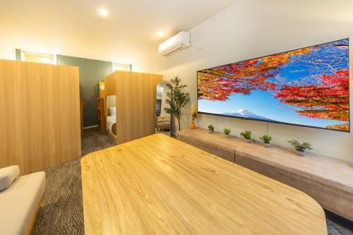 2 mins walk from JR Kameido Station, 9 mins to Akihabara, Near Skytree, Private apartment with 4 single beds for up to 4 ppl
