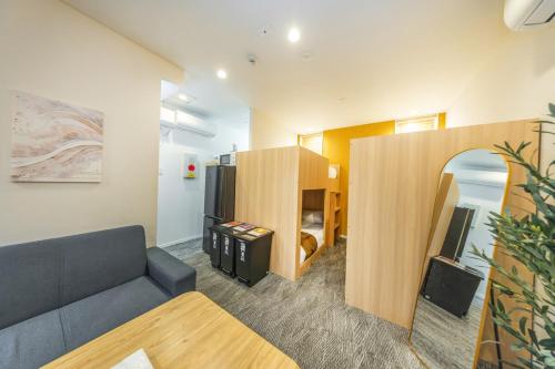 2 mins walk from JR Kameido Station, 9 mins to Akihabara, Near Skytree, Private apartment with 4 single beds for up to 4 ppl
