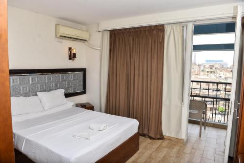 Lorenda Tahrir Hotel Near Metro and Museum