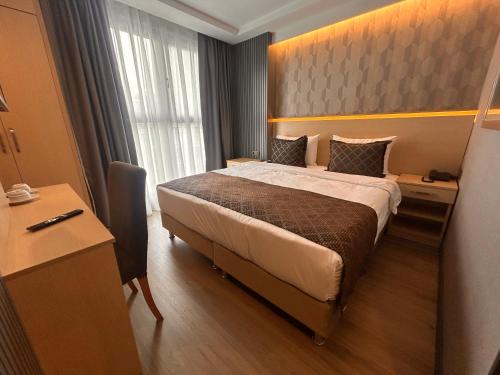 Llit o llits en una habitació de Heya Hotel