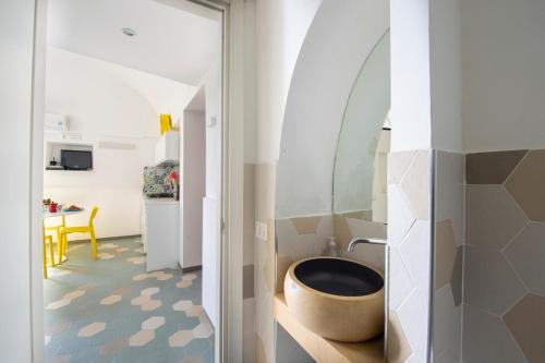 a bathroom with a tub in the middle of a room at La mia casetta al mare in Minori