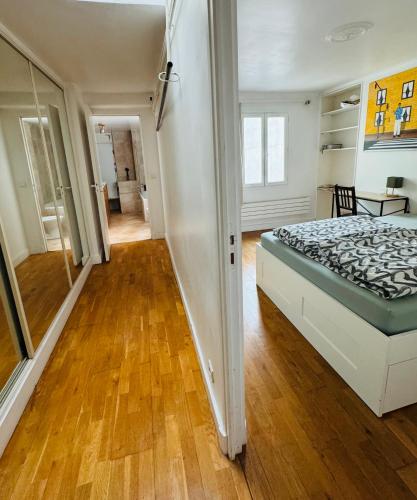 Cozy Room in Le Marais