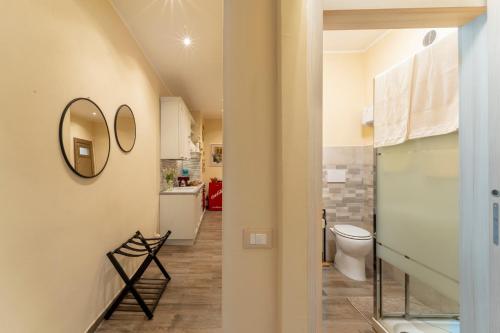 a bathroom with a toilet and a mirror at Casa Medicea sul canale in Livorno