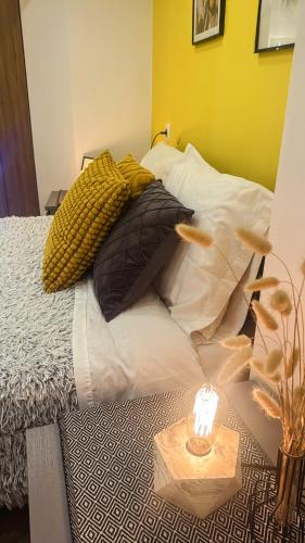 Yellow Skg City Loft