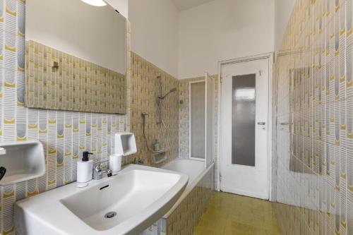 3 Bedrooms separate 1 Min Walk From Brera, 15 Min Duomo