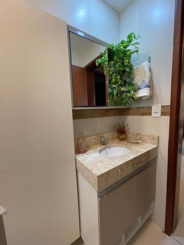 a bathroom with a sink and a mirror at Apartamento aconchego na Serra in Bananeiras