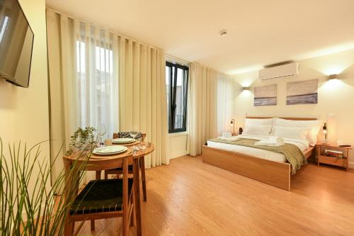 a bedroom with a bed and a table at ON Apartments - MA62 Downtown in Porto
