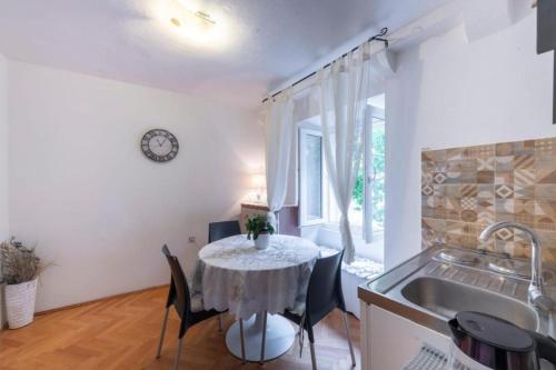 Apartment 5242-1 for 2 Pers in Dubrovnik