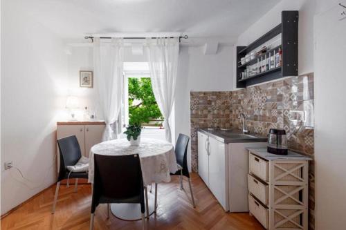 Apartment 5242-1 for 2 Pers in Dubrovnik