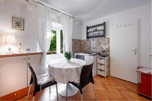 Apartment 5242-1 for 2 Pers in Dubrovnik