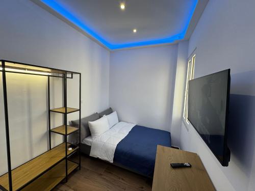 Modern Athens Suite - 160m from Metro - 3min Piraeus Port - 6 Guests