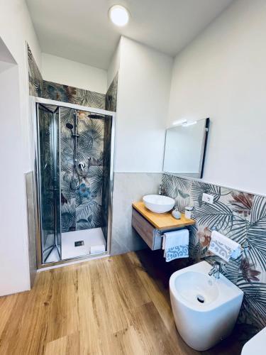 a bathroom with a shower and a toilet and a sink at Casa Vacanze Montes per 9 con 3 bagni vicino Cala Gonone in Dorgali