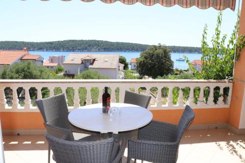 A 2 apartment with terrace garden and sea view