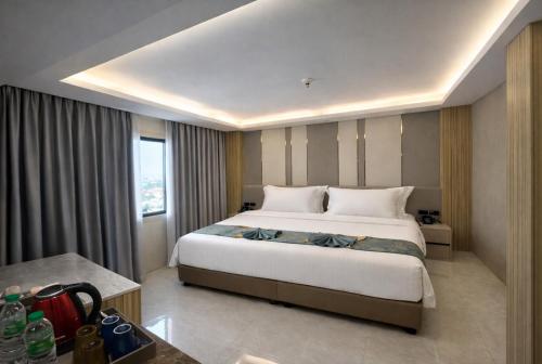 a bedroom with a large bed in a room at Palette Bangkok Airport Hotel in Bangkok