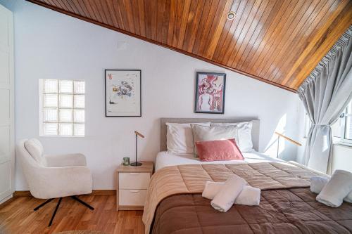 Sesimbra Beach Apartment - The Perfect Seaside Getaway!