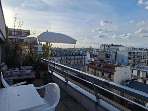 Très bel appartement avec vue sur la Tour Eiffel, grande terrasse, coucher de soleil Parisien