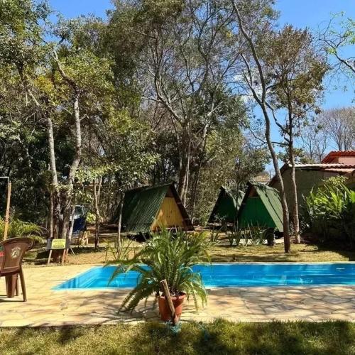 a group of tents next to a swimming pool at Recanto da Filó Serra do Cipó in Serra do Cipo