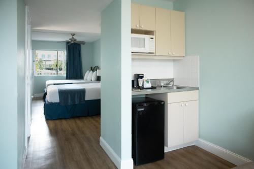 a kitchen and a bedroom with a bed in a room at The Beachview Inn Clearwater Beach in Clearwater Beach