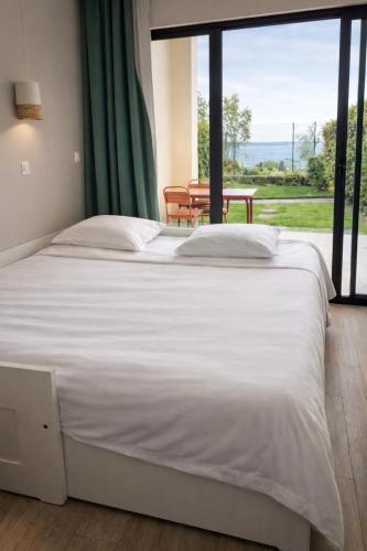 Apartment with parking and sea view