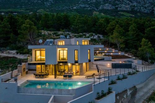 Luxury Villa Mare & Luce seaside heated pool sauna