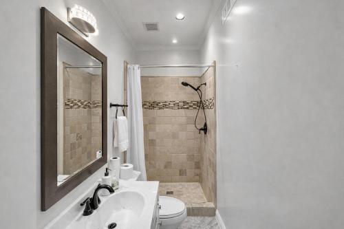 a bathroom with a toilet and a sink and a shower at Calabasas Hillside 1BD Hideaway Retreat in Woodland Hills