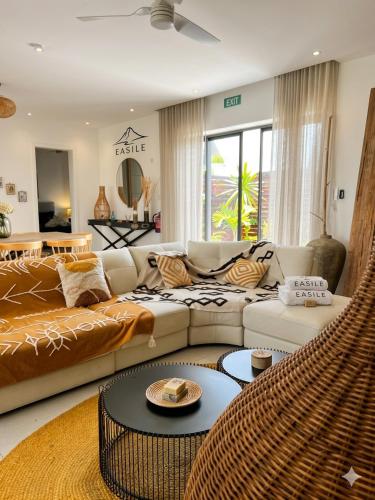 a living room with a couch and a table at Villa Fontainebleau in Grand-Baie