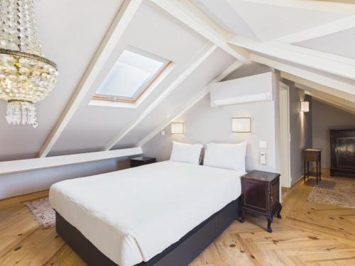 Elegant 3BR TownHouse w/ En-Suite Baths – Mouraria | By Airnest