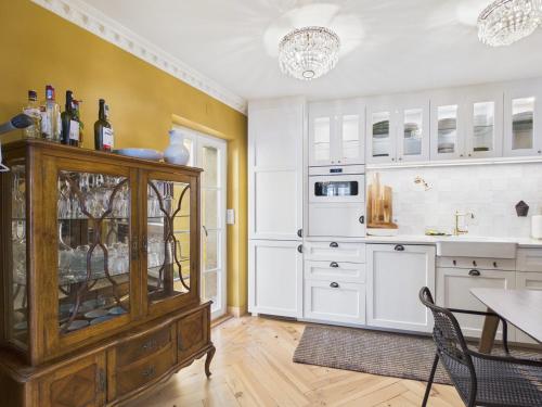 Elegant 3BR TownHouse w/ En-Suite Baths – Mouraria | By Airnest