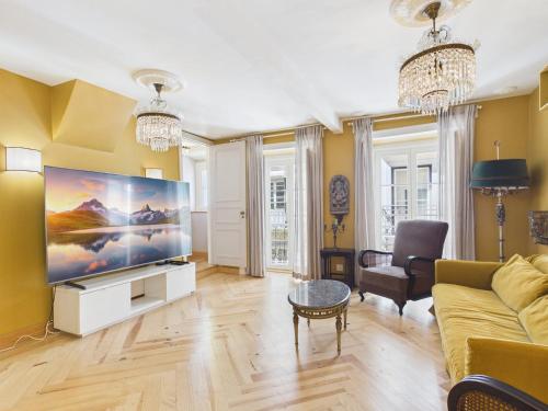 Elegant 3BR TownHouse w/ En-Suite Baths – Mouraria | By Airnest