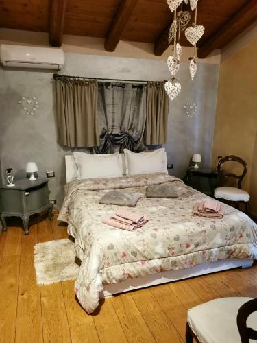 a bedroom with a large bed and a table at Holiday home Ca' del Cinema in Mombercelli
