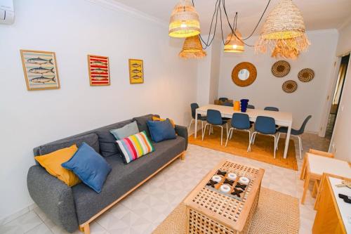 a living room with a couch and a table at Três Sardinhas in Vila Praia de Âncora