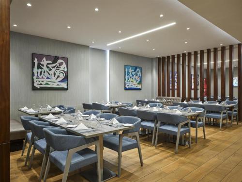 Wirgan Al Noor, Tapestry Collection by Hilton