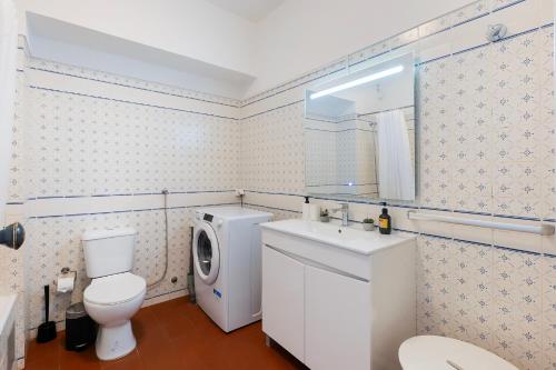 Central Sea view, with pool, AC and tennis court by Algarve Dream Holidays