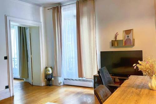 Un grand 3p haussmannien situé à côté des Galeries Lafayette