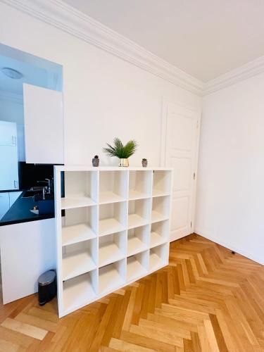 Modern Apartment Close to Subway & Vineyards