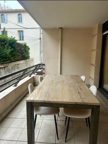 T2 avec grande terrasse - Tram à 50m - Centre 10mn à pied