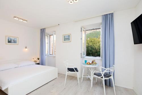 Sophie 1 - Old Town Heritage Suite