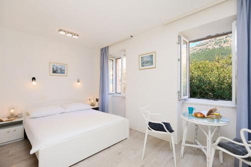 Sophie 1 - Old Town Heritage Suite
