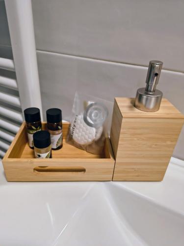 a wooden box with cosmetics and a faucet at Due Monelli in Naples