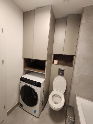 a small bathroom with a toilet and a microwave at Luxury apartment Avanera in Suceava